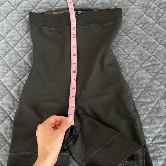 Meli belt faja shape wear shorts Small black hook & zip front - Picture 11 of 13